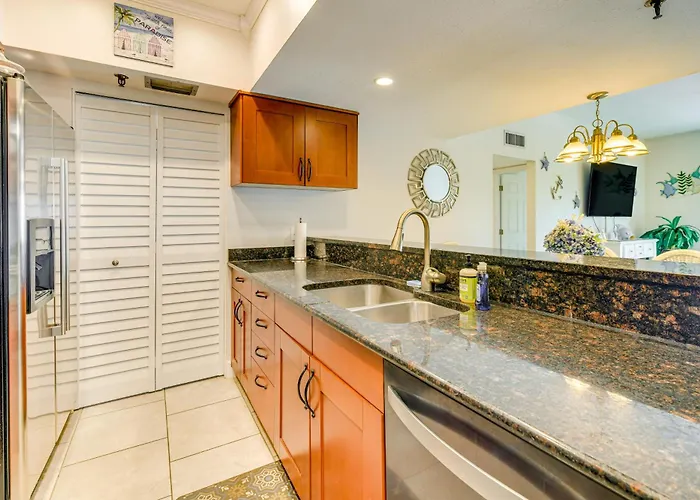 Holiday home Walk To Redington Beach: Gulf-view Retreat *